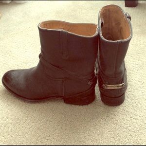 Frye Lindsay Plated Short Boots